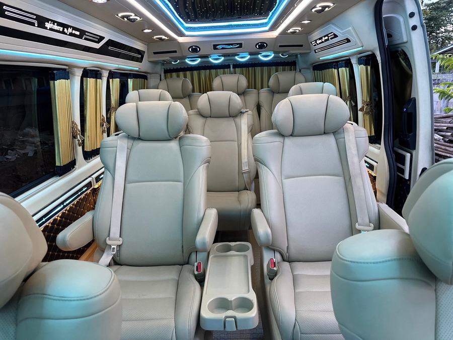 ห้องโดยสารรถตู้ VIP — รับส่งสนามบิน